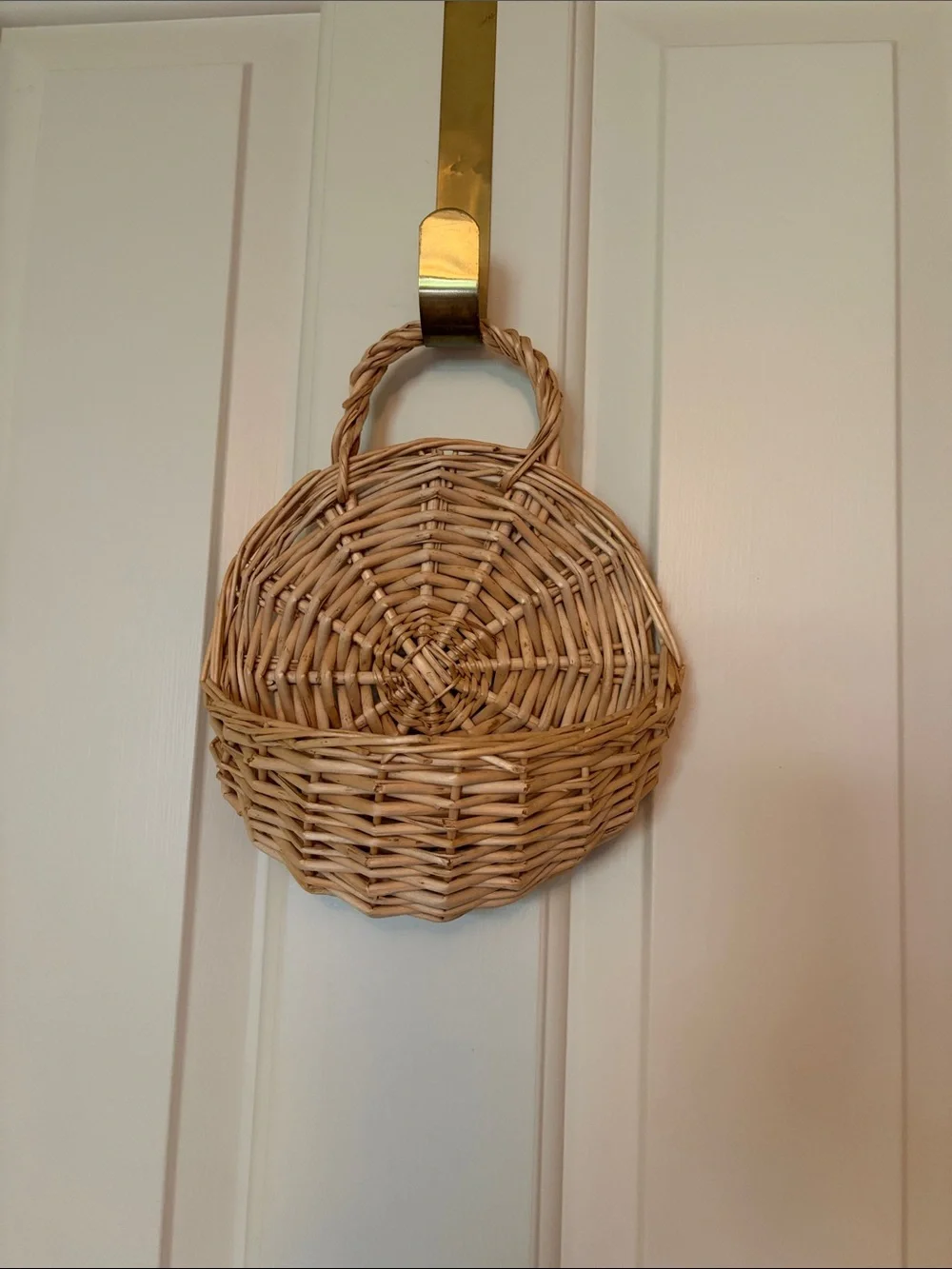 Round Woven Straw Handbag in Natural Tan
